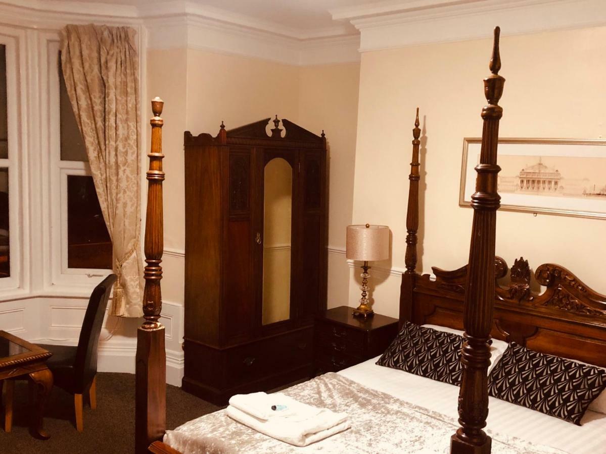 The Manor Hotel 兰迪德诺 外观 照片